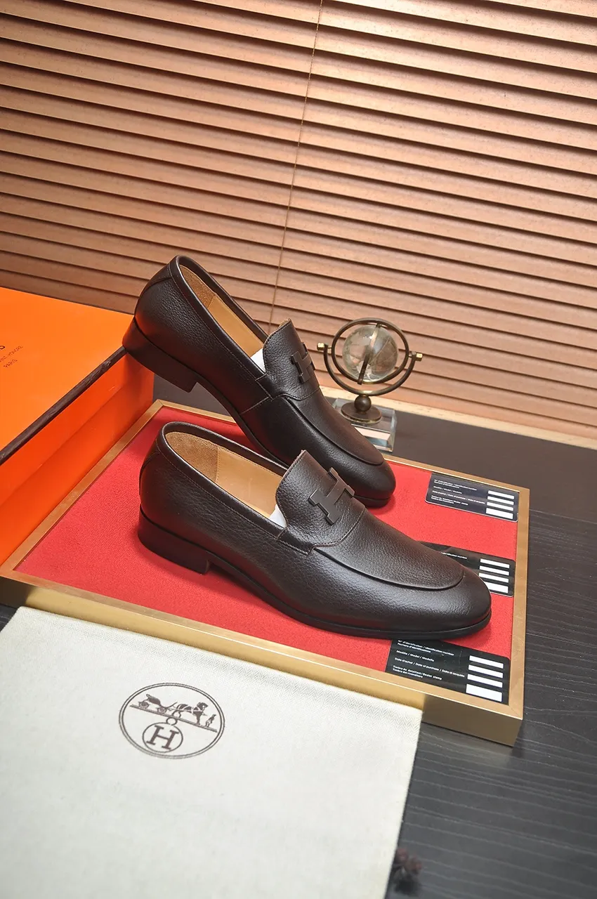 Men's shoes 💰500💶[HERMES] (cowhide lining)🍀Italian top luxury🍀He does not pursue novel styles and gorgeous colors, but attracts the favor of successful men with his flawless, elegant and classic style! This very, very comfortable, simple and stable style makes it easy to match any style! The pattern is absolutely 1:1 refined from the original case, and we strive for excellence in materials, imported cowhide + cowhide lining💪💪💪extraordinary texture👍! .Black brown code number: 38 to 45 (45 customized)